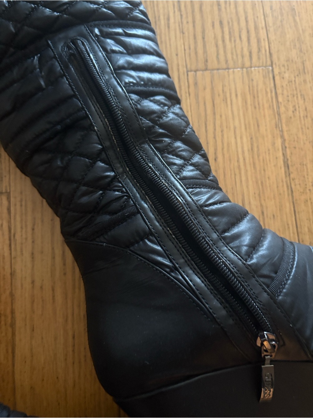 Guess Boots - Picture 6 of 7